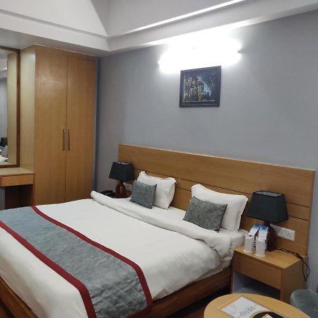 Hotel Sarvin Lucknow Buitenkant foto