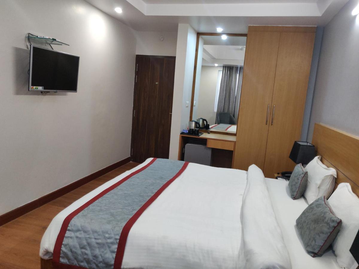 Hotel Sarvin Lucknow Buitenkant foto