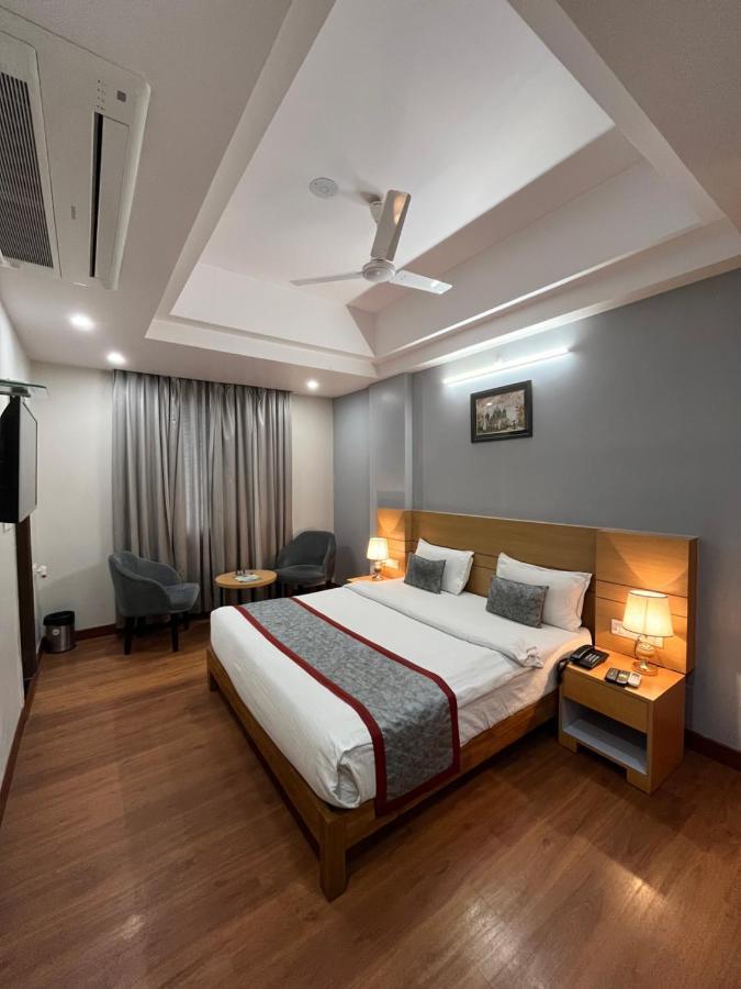 Hotel Sarvin Lucknow Buitenkant foto